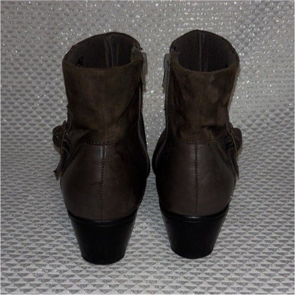 Women's Brown Leather clarks benable Zip Buckle Round Toe Rubber Outsole